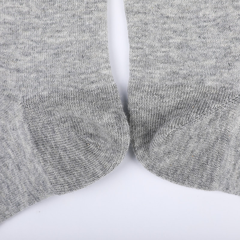 Kammad bomull bomullslindade ammoniakstrumpor 98 % bomullsgarn liten jacquard handsydd höst och vinter herrstrumpor WSD2581