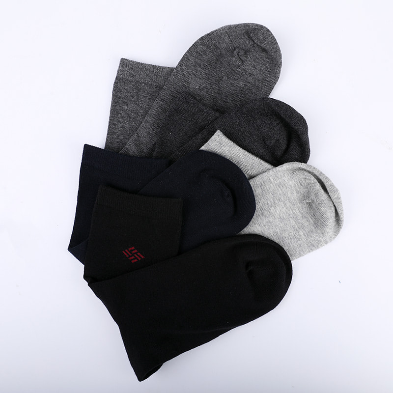 Kammad bomull bomullslindade ammoniakstrumpor 98 % bomullsgarn liten jacquard handsydd höst och vinter herrstrumpor WSD2581